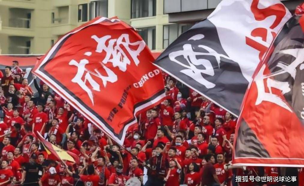 第53分钟，B席右侧回做，福登外围突施冷箭轰出世界波，曼城1-1扳平比分。